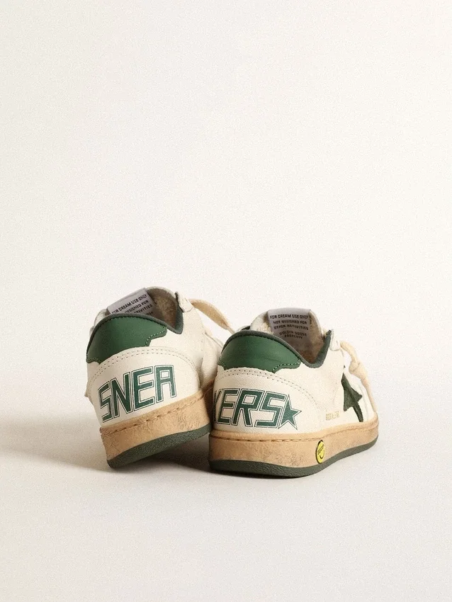 Junior Ball Star en cuero blanco con estrella de gamuza verde