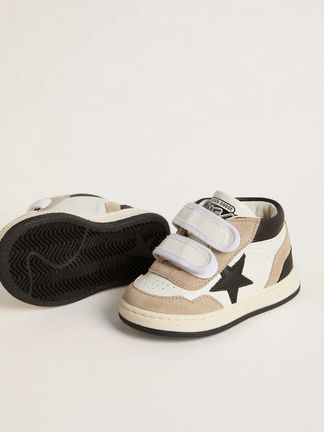 Junior June en napa con inserciones de gamuza y estrella de cuero negro