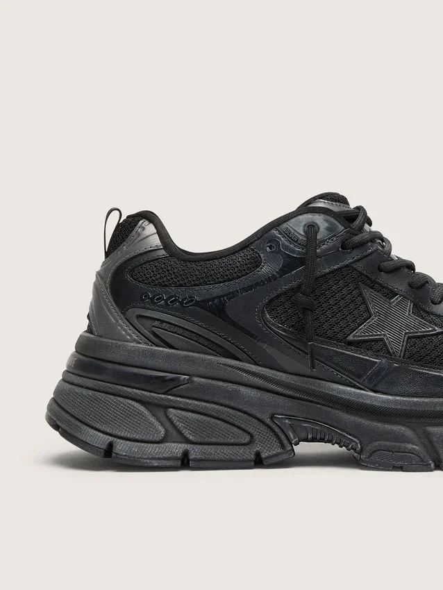 Lightstar para mujer con parte superior de cuero negro y malla y estrella negra