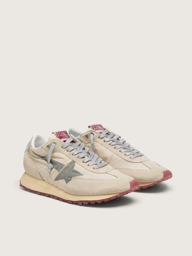 Marathon para hombre con parte superior de nylon beige y estrella gris
