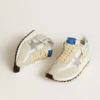 Marathon para hombre con parte superior de nylon blanco y estrella plateada