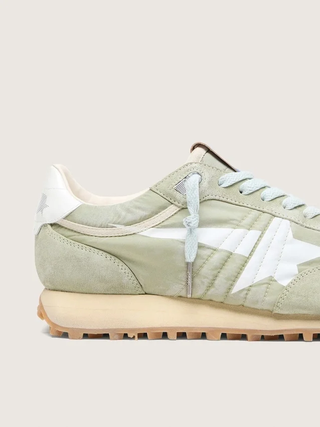 Marathon para hombre en nylon verde salvia con estrella blanca