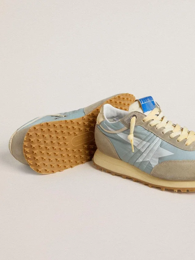 Marathon para mujer con parte superior de nylon azul claro y estrella azul pastel