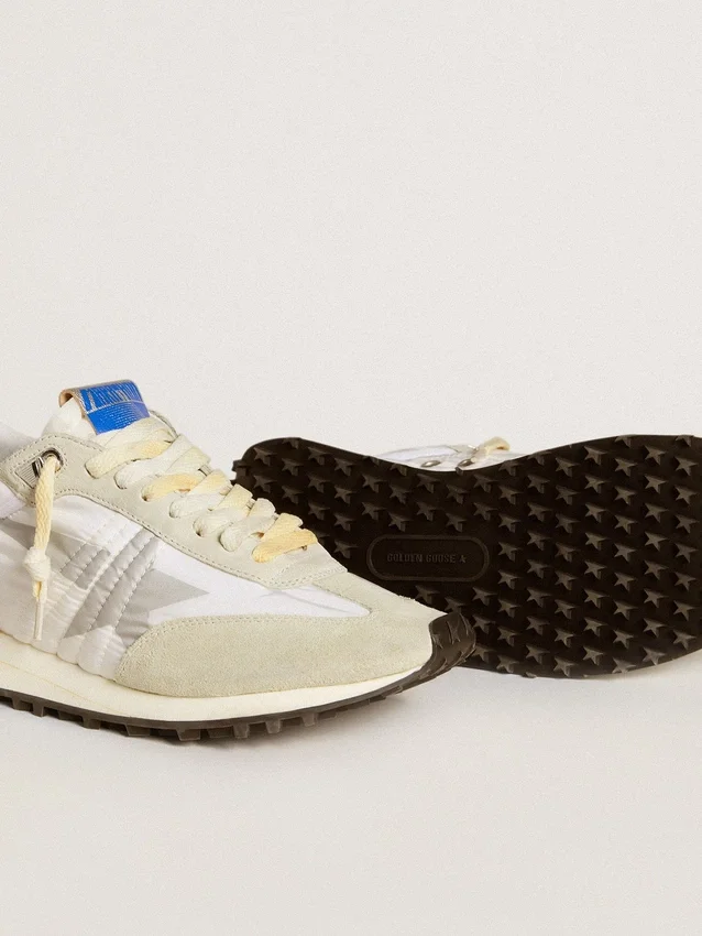 Marathon para mujer con parte superior de nylon blanco y estrella plateada