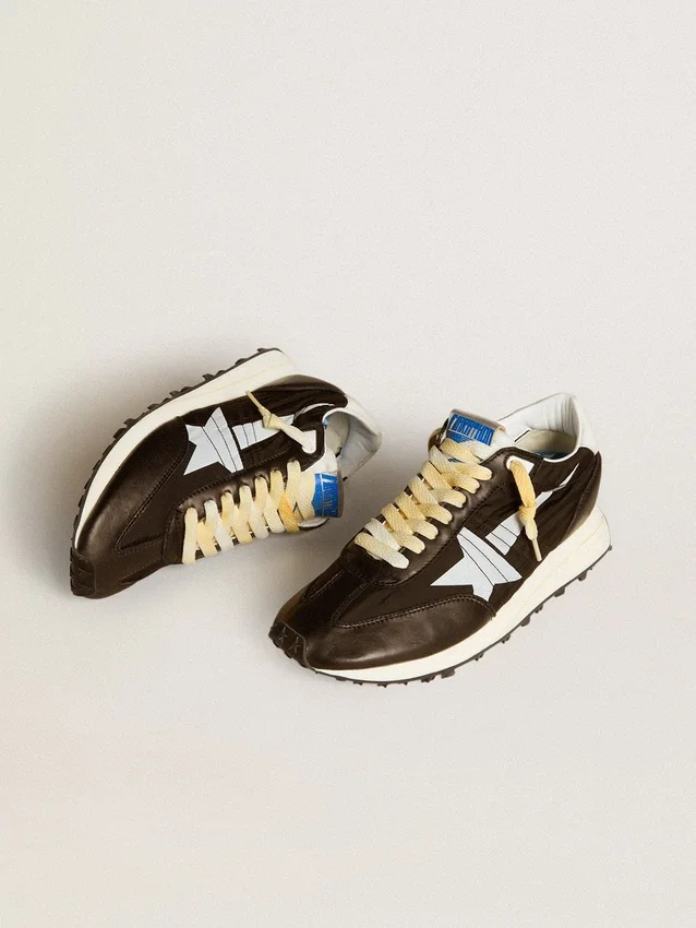 Marathon para mujer con parte superior de nylon negro y estrella blanca