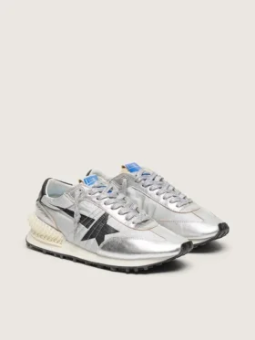 Marathon para mujer con parte superior de nylon ripstop plateado y estrella negra