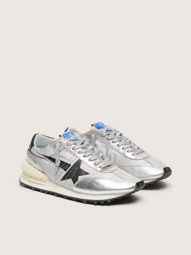 Marathon para mujer con parte superior de nylon ripstop plateado y estrella negra