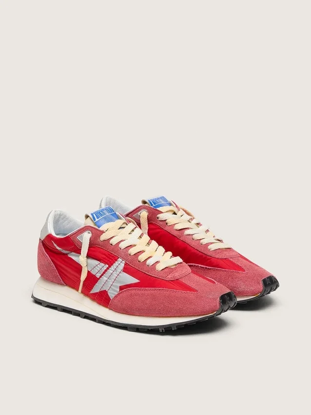 Marathon para hombre con parte superior de nylon rojo y estrella plateada