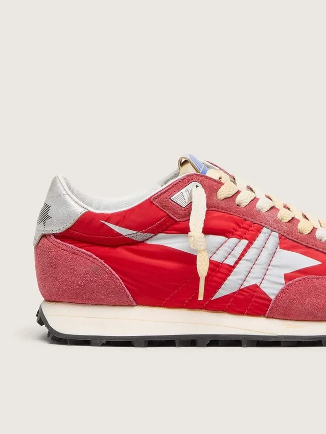 Marathon para hombre con parte superior de nylon rojo y estrella plateada