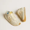 Marathon para mujer en nylon beige y cuero gris con estrella estampada en beige