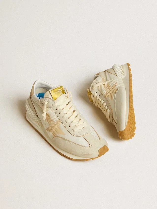 Marathon para mujer en nylon beige y cuero gris con estrella estampada en beige