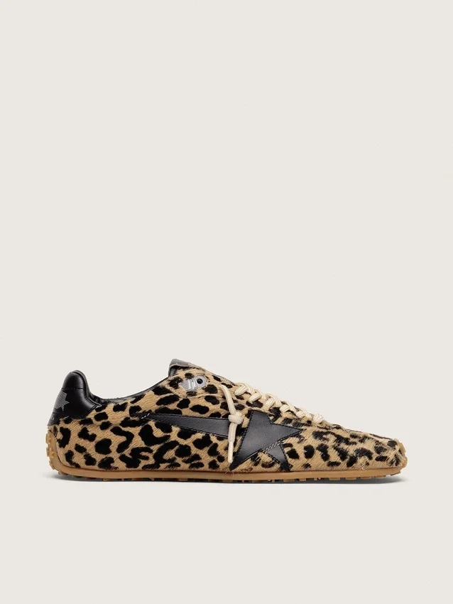 Marathon Speed para hombre en piel de potro con estampado de leopardo beige y negro con estrella de cuero negro