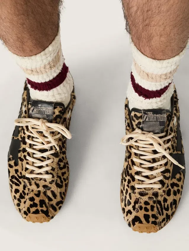 Marathon Speed para hombre en piel de potro con estampado de leopardo beige y negro con estrella de cuero negro