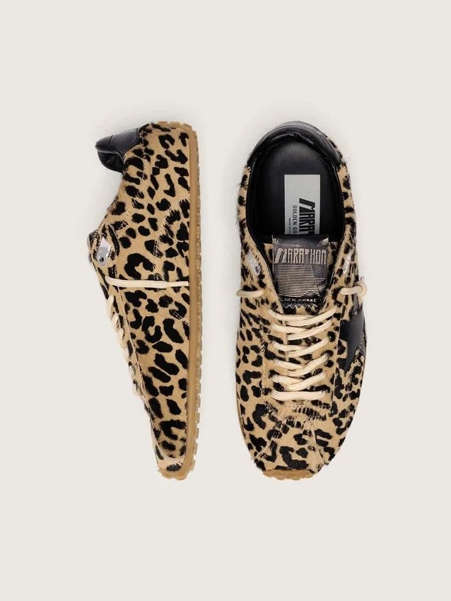 Marathon Speed para hombre en piel de potro con estampado de leopardo beige y negro con estrella de cuero negro