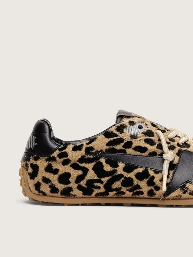 Marathon Speed para hombre en piel de potro con estampado de leopardo beige y negro con estrella de cuero negro