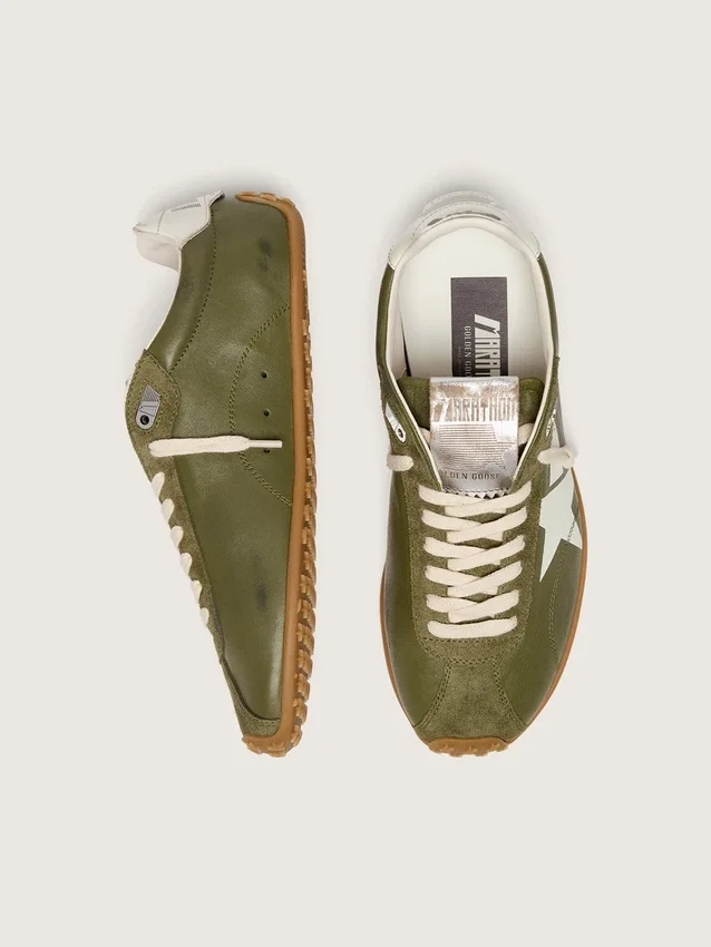 Marathon Speed para mujer en cuero verde oliva con estrella color crema