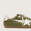 Marathon Speed para mujer en cuero verde oliva con estrella color crema