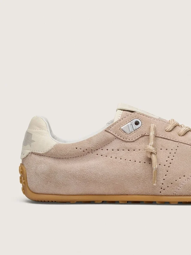 Marathon Speed para mujer en gamuza rosa con estrella perforada y lengüeta de talón de cuero blanco