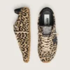 Marathon Speed para mujer en piel de potro con estampado de leopardo beige y negro con estrella de cuero negro