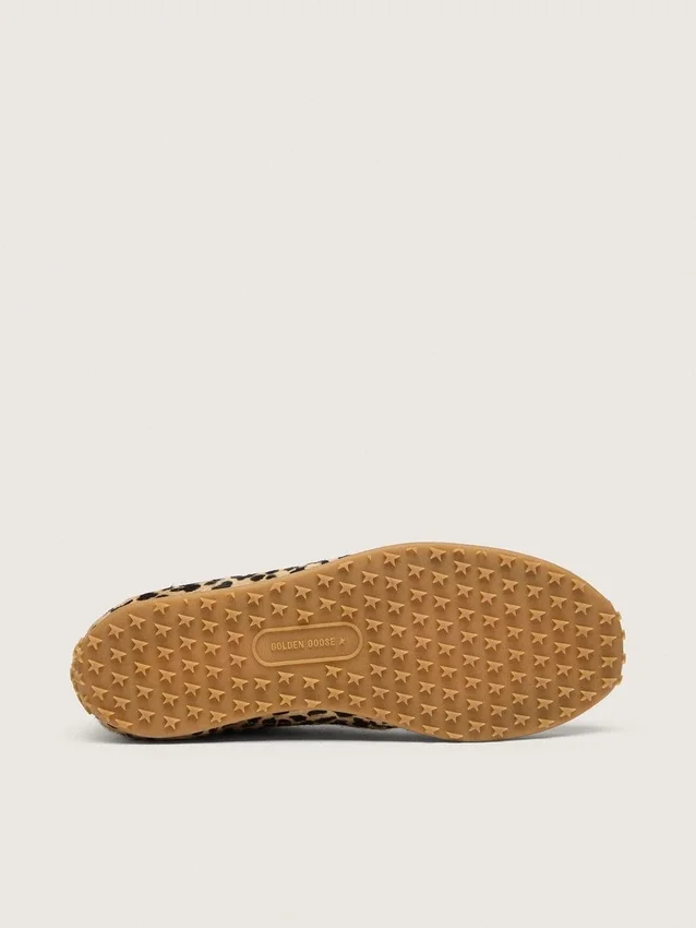 Marathon Speed para mujer en piel de potro con estampado de leopardo beige y negro con estrella de cuero negro