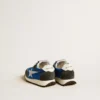 Marathon Young en nylon azul con estrella estampada y lengüeta de cuero en el talón
