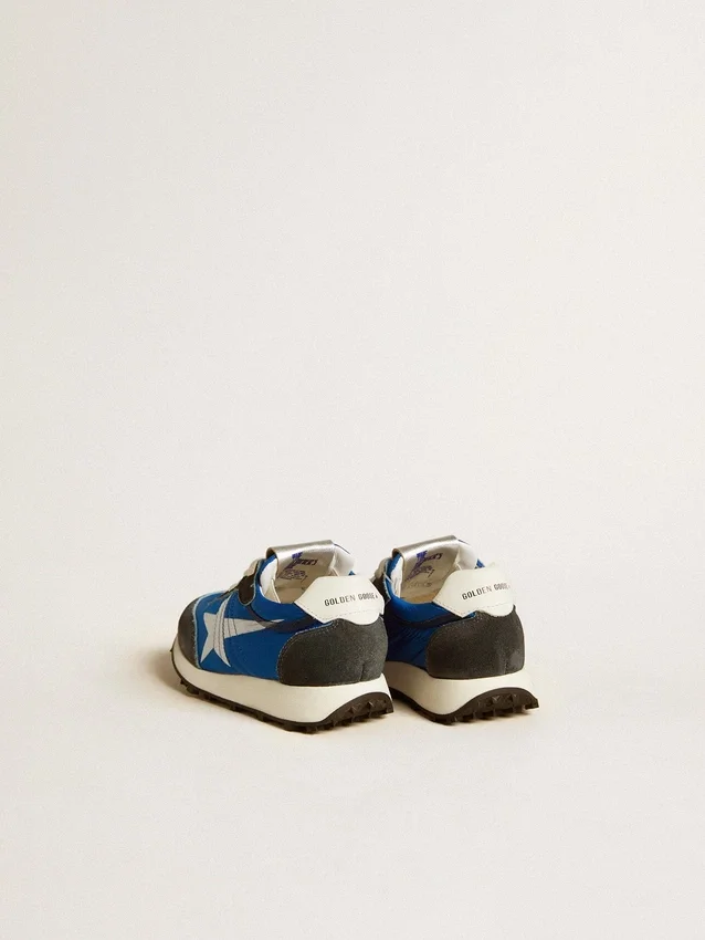 Marathon Young en nylon azul con estrella estampada y lengüeta de cuero en el talón