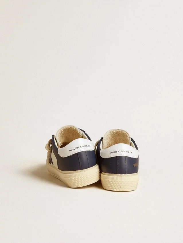 May Junior en cuero blanco y azul con estrella y lengüeta del talón de cuero