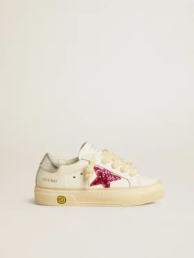 May Young con estrella de purpurina fucsia y lengüeta de talón de cuero metalizado