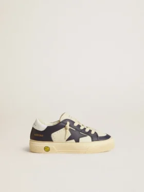 May Young en cuero blanco y azul con estrella de cuero y lengüeta en el talón