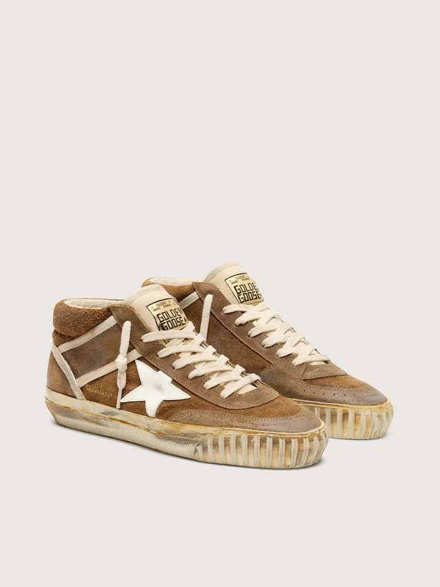 Mid Star LAB para mujer en gamuza color óxido con una estrella de cuero blanco