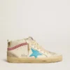 Mid Star para mujer en cuero con estrella azul claro y detalle de gamuza fucsia con tachuelas platino