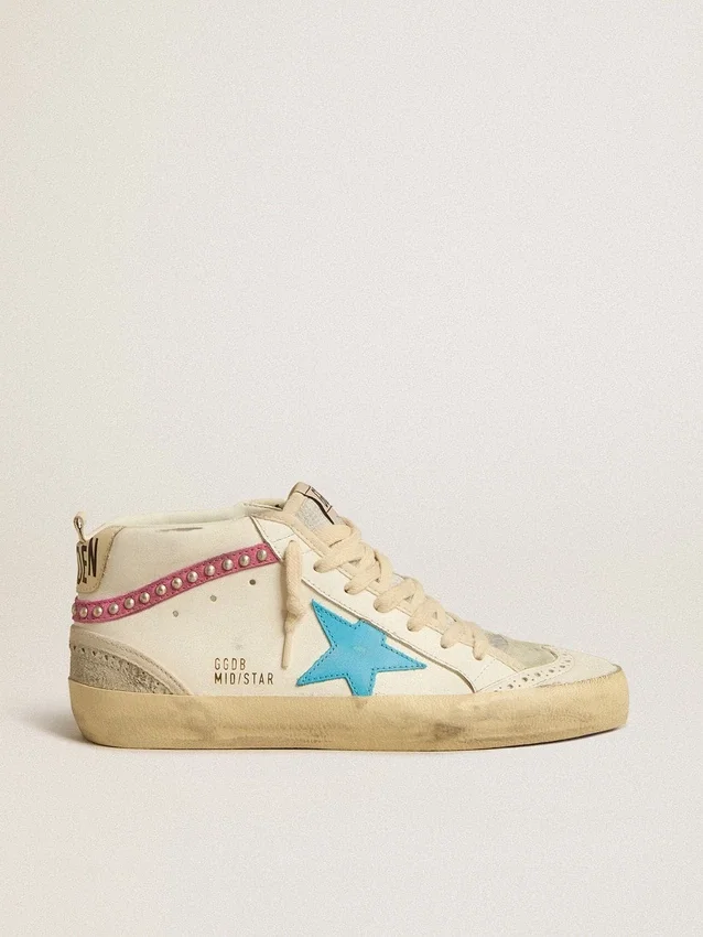 Mid Star para mujer en cuero con estrella azul claro y detalle de gamuza fucsia con tachuelas platino