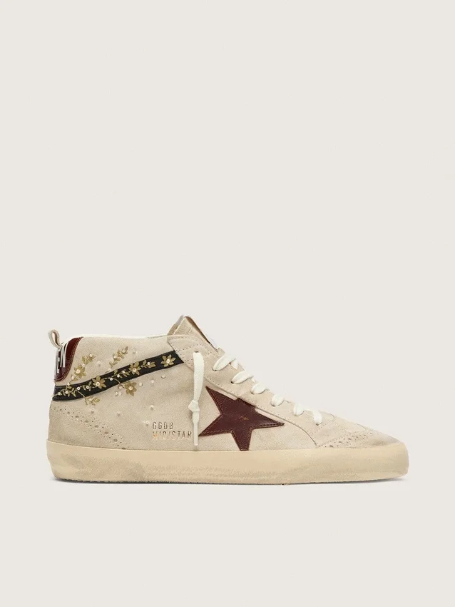 Mid Star para mujer en gamuza color perla con estrella de cuero burdeos e inserciones de perlas y bordados