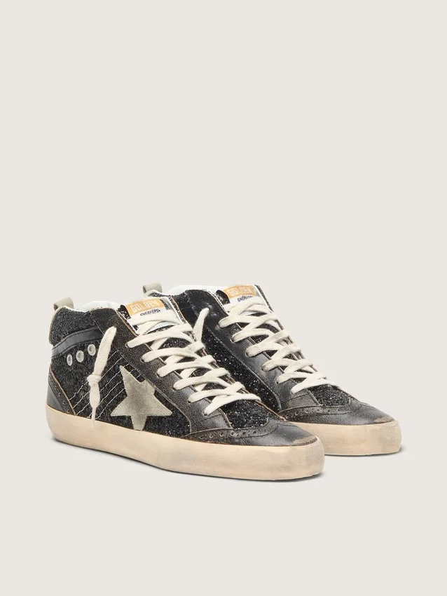 Mid Star para mujer en negro brillante con estrella y lengüeta del talón de gamuza gris paloma