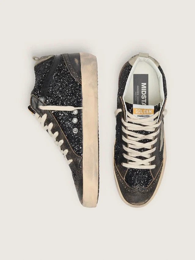 Mid Star para mujer en negro brillante con estrella y lengüeta del talón de gamuza gris paloma