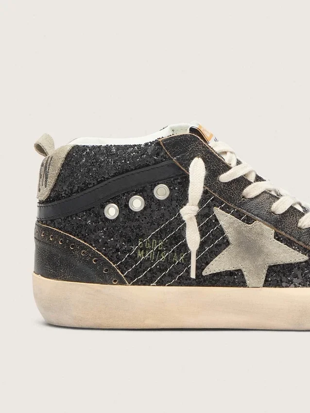Mid Star para mujer en negro brillante con estrella y lengüeta del talón de gamuza gris paloma