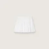 Minifalda deportiva plisada en blanco