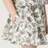 Minifalda para niñas «Journey» de lona de algodón blanca con estampado floral verde