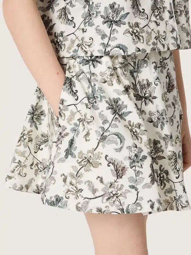 Minifalda para niñas «Journey» de lona de algodón blanca con estampado floral verde