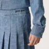 Minifalda plisada para niñas «Journey» en chambray de algodón azul claro con logotipo bordado