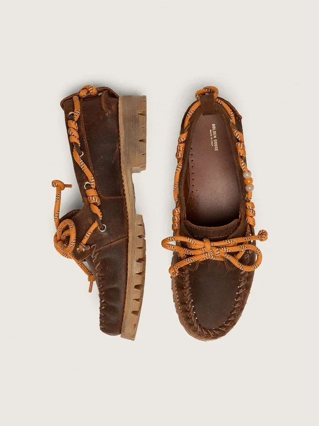 Mocasines Cruise para mujer en gamuza encerada marrón con cordones de senderismo en gris paloma