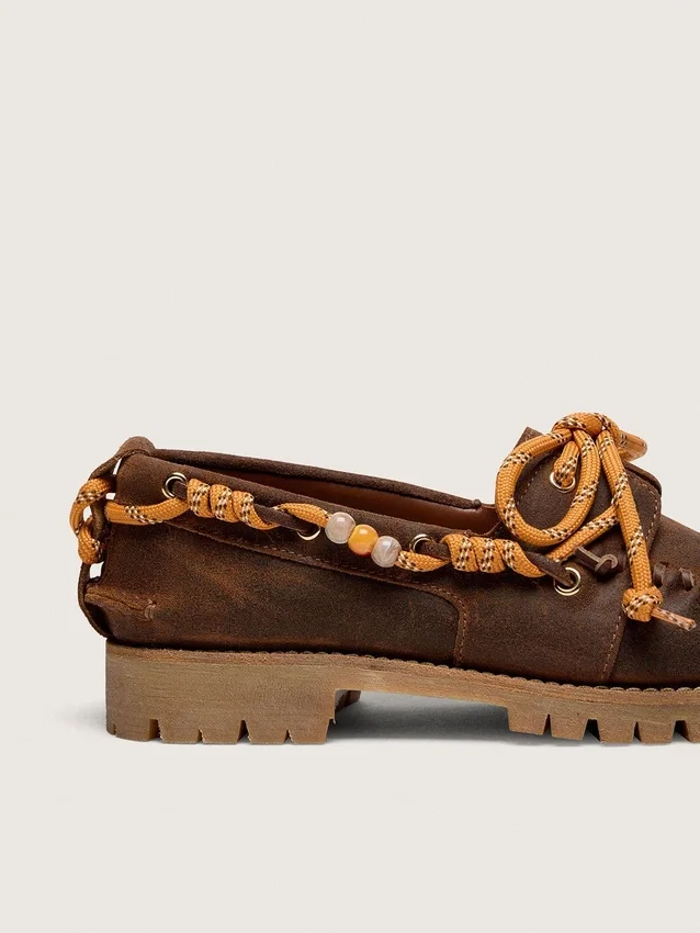 Mocasines Cruise para mujer en gamuza encerada marrón con cordones de senderismo en gris paloma