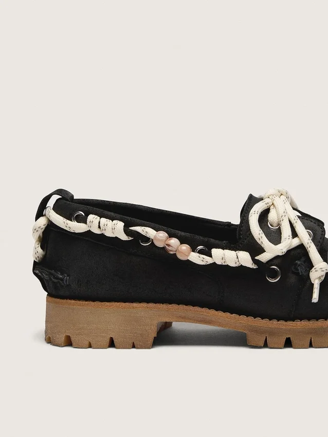 Mocasines Cruise para mujer en gamuza encerada negra con cordones negros de senderismo