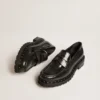 Mocasines gruesos para mujer en cuero negro con tachuelas