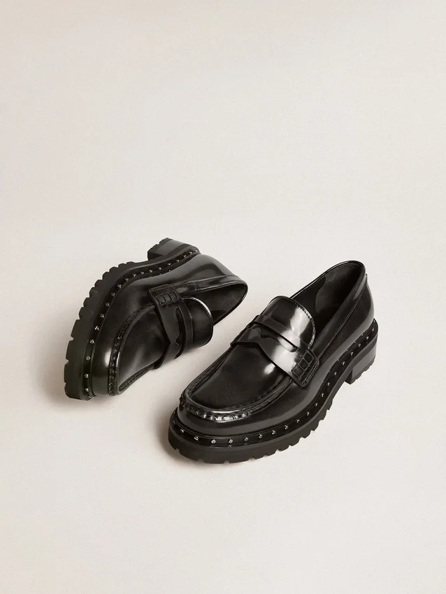 Mocasines gruesos para mujer en cuero negro con tachuelas