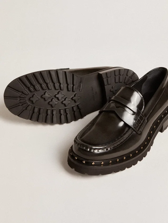 Mocasines gruesos para mujer en cuero negro con tachuelas