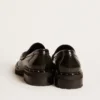Mocasines gruesos para mujer en cuero negro con tachuelas