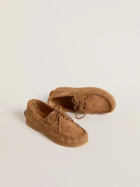 Mocasines Young Cruise en gamuza color marrón claro
