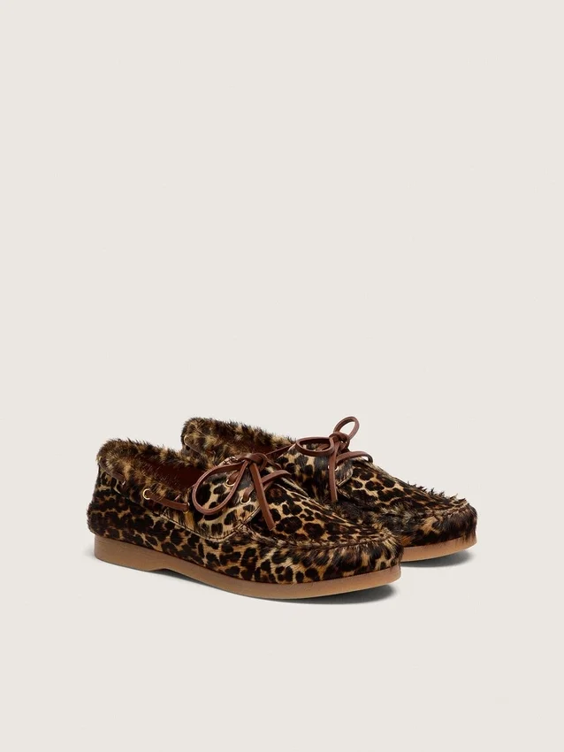 Mocasines Young Cruise en piel de potro con estampado de leopardo