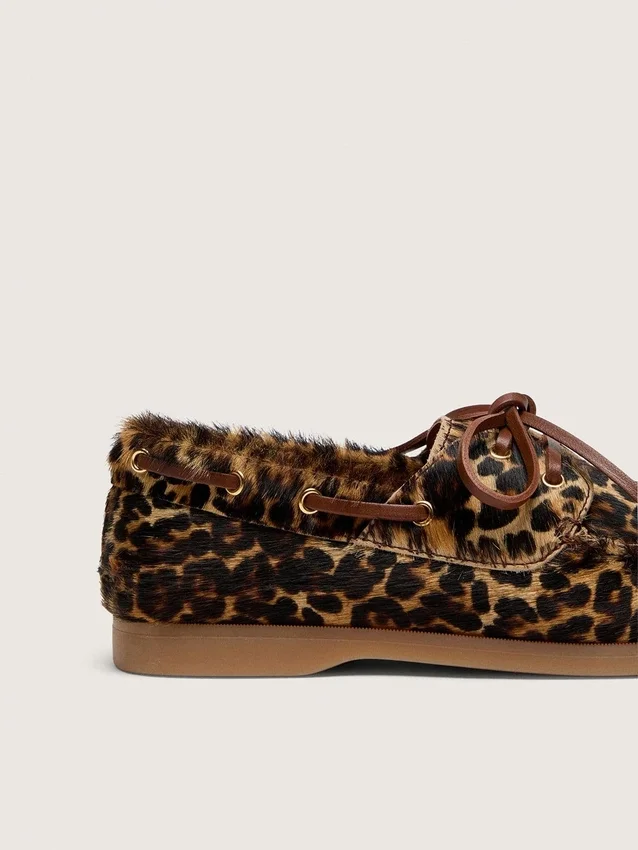 Mocasines Young Cruise en piel de potro con estampado de leopardo